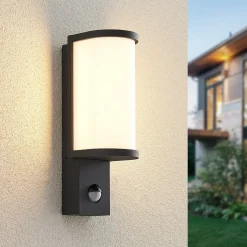 Lucande Jokum LED buiten wandlamp, IP54, sensor