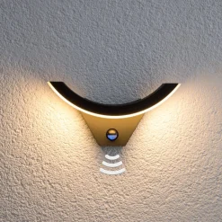 Lucande LED buiten wandlamp Half, sensor, antraciet, IP54
