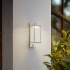 Lucande LED buiten wandlamp Ferdinand, wit, sensor, 38 cm