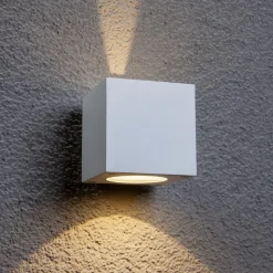 Lucande LED buiten wandlamp Jarno, wit, metaal, 9cm