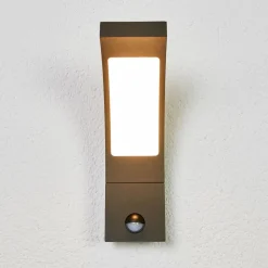 Lucande LED buiten wandlamp Juvia, sensor, 27 cm, grijs, IP54