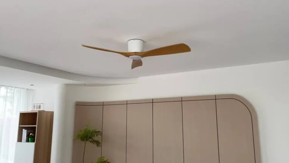 Lucande LED plafondventilator Moneno, wit/hout, Tuya