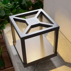 Lucande LED sokkellamp Lealan, zwart, metaal, 23 cm, IP54