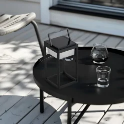 Lucande LED solar tafellamp Tilena, hoekig, zwart, dimbaar