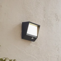 Lucande LED solar wandlamp Dava, 14 cm hoog, aluminium, sensor