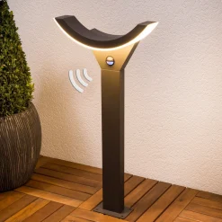 Lucande LED tuinpadverlichting Half, sensor, 60 cm, antraciet, IP54