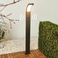 Lucande LED tuinpadverlichting Juvia, 100 cm, bewegingsmelder, IP54