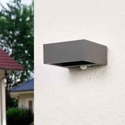 Lucande LED wandlamp op zonne-energie Mahra, antraciet, metaal, sensor
