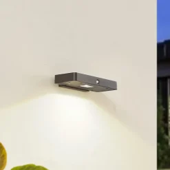 Lucande LED wandlamp Tavon, hoekig, zwart, sensor