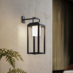 Lucande LED wandlamp Tilena, hoekig, zwart, aluminium