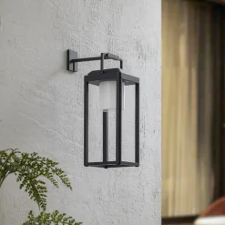 Lucande LED wandlamp Tilena, hoekig, zwart, aluminium