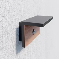 Lucande Lignus LED buitenwandlamp, bewegingsmelder