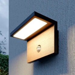 Lucande Lignus LED buitenwandlamp, bewegingsmelder