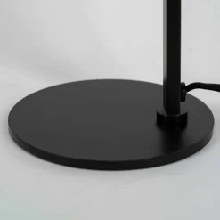 Lucande Servan tafellamp van zwart ijzer