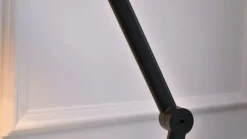 Lucande tafellamp Silka, zwart, metaal, 93,5 cm hoog