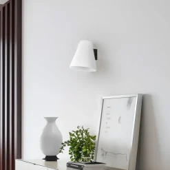 Lucande wandlamp Timido, wit/zwart, glas, 16,5 cm hoog