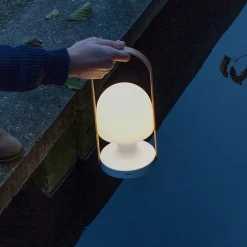 MARSET FollowMe LED tafellamp, wit-eiken, hoogte 29 cm