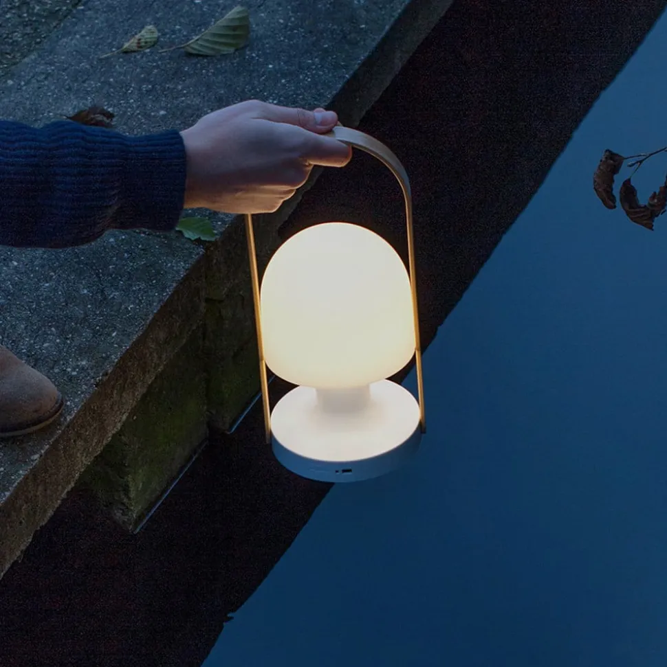 MARSET FollowMe LED tafellamp, wit-eiken, hoogte 29 cm