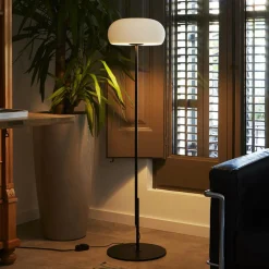 MARSET LED vloerlamp Vetra, frame zwart