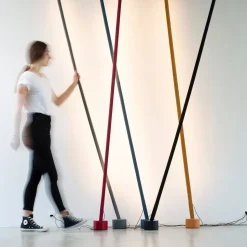 Martinelli Luce Elastica vloerlamp als band, grijs