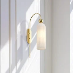 Maytoni Antic wandlamp, glazen kap in wit