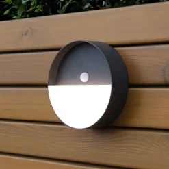 Meg LED buitenwandlamp, antraciet, Ø 15 cm, sensor
