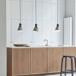 midgard hanglamp K831, geëmailleerd betongrijs