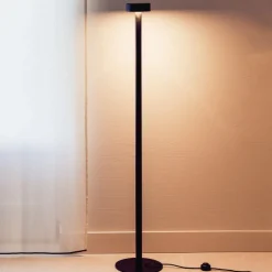 Milan Peak Lane LED vloerlamp zwart 130 cm