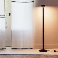 Milan Peak Lane LED vloerlamp zwart 130 cm