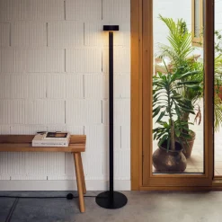Milan Peak Lane LED vloerlamp zwart 130 cm
