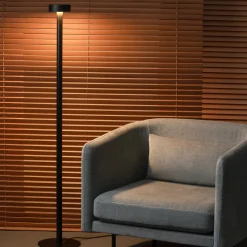 Milan Peak Lane LED vloerlamp zwart 130 cm