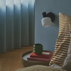 Milford Mini wandlamp, zwart, geribbeld glas, met stekker