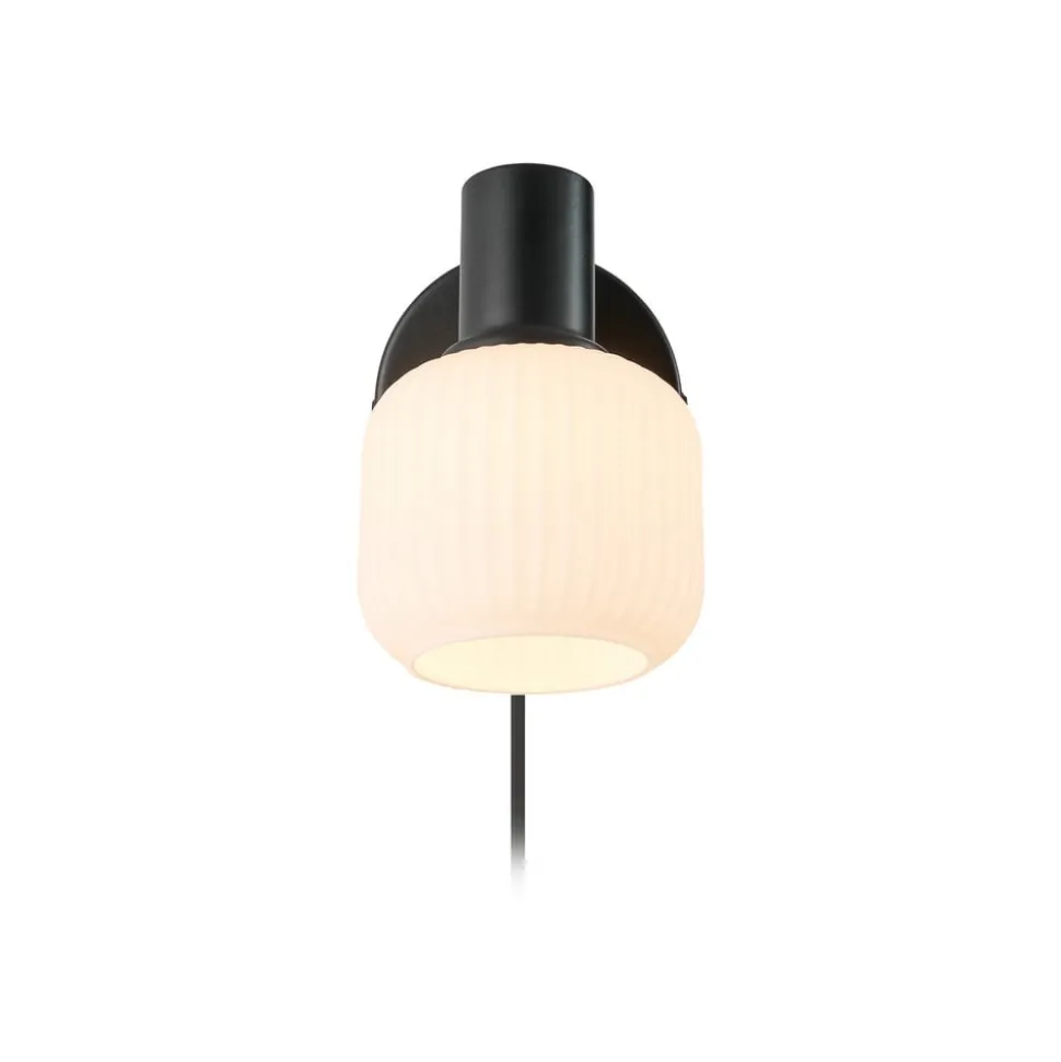 Milford Mini wandlamp, zwart, geribbeld glas, met stekker