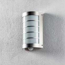 Moderne buitenwandlamp Marco 1 met sensor