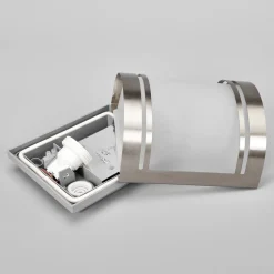 Mooi ontworpen RVS-wandlamp Lenea