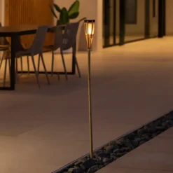 Newgarden Hiama LED tuinlamp op zonne-energie gemaakt van bamboe