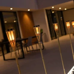 Newgarden Hiama LED tuinlamp op zonne-energie gemaakt van bamboe