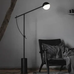 Northern Balancer vloerlamp, zwart
