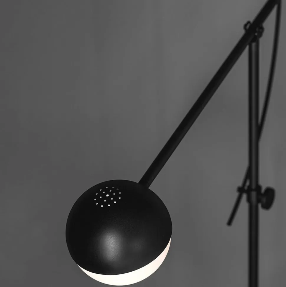 Northern Balancer vloerlamp, zwart