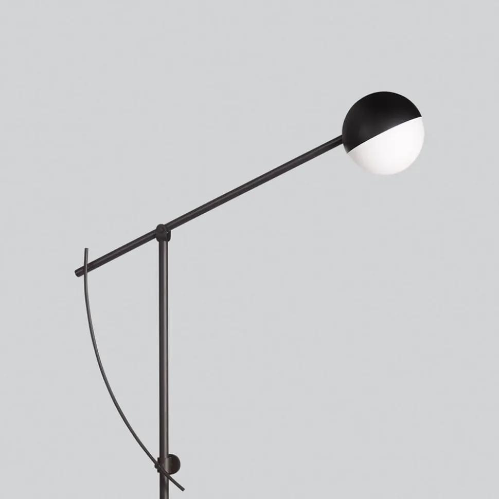 Northern Balancer vloerlamp, zwart