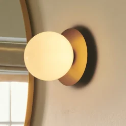 Nuura Liila 1 Medium wandlamp, 1-lamp goud/wit