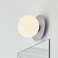 Nuura Liila 1 Medium wandlamp, 1-lamp zilver/wit