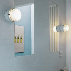 Oluce Fresnel - Wandlamp met glazen lens IP44, grijs