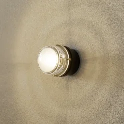 Oluce Fresnel wandlamp w. glazen lens IP44 zwart