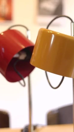 Oluce Mini Coupè LED tafellamp, mosterdgeel