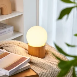 Pauleen Woody Shine tafellamp houten voet, glasbol