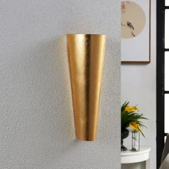 Perfect gevormde wandlamp Conan in goud