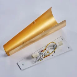 Perfect gevormde wandlamp Conan in goud