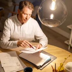 Philips E27 7W 827 filament LED lamp