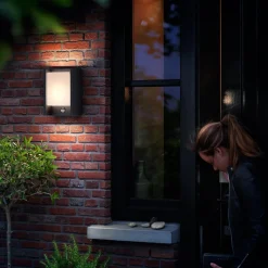 Philips LED buiten wandlamp Arbour Sensor 1-lamp 2.700 K